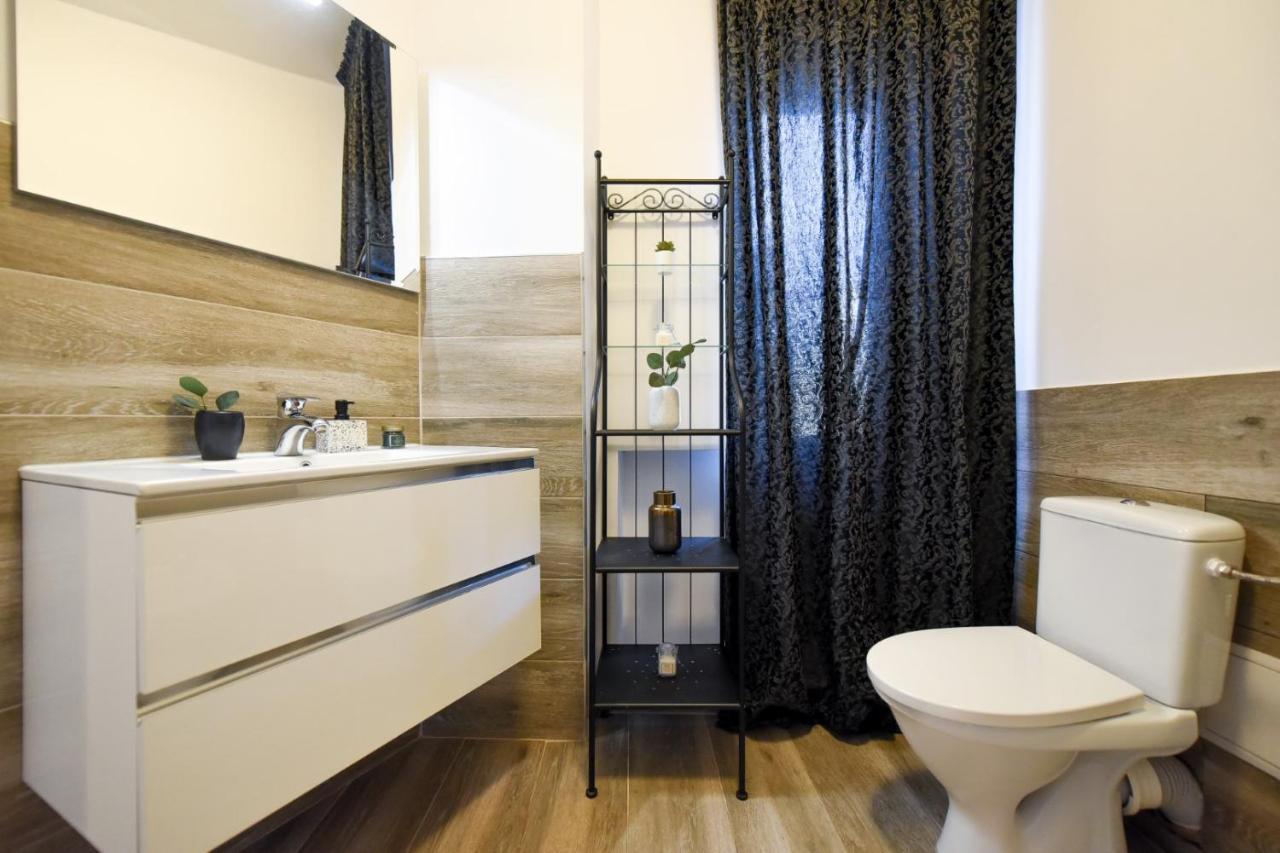 Discover Comfort: Charming & Spacious Apartment In The Old Town Bukareszt Zewnętrze zdjęcie