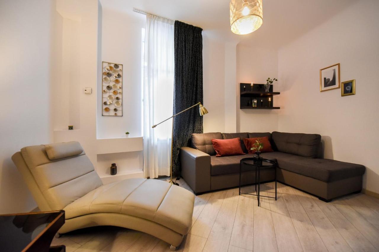 Discover Comfort: Charming & Spacious Apartment In The Old Town Bukareszt Zewnętrze zdjęcie