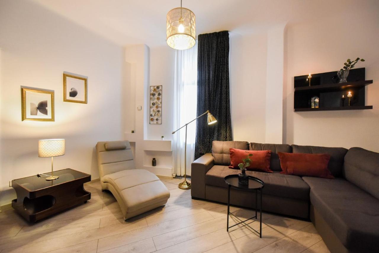 Discover Comfort: Charming & Spacious Apartment In The Old Town Bukareszt Zewnętrze zdjęcie