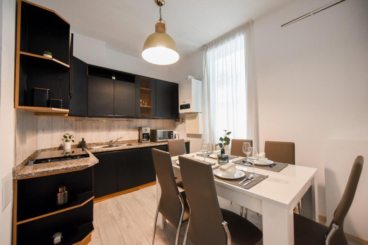 Discover Comfort: Charming & Spacious Apartment In The Old Town Bukareszt Zewnętrze zdjęcie